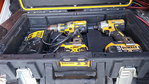 Набор инструментов DeWalt DCK250P2 (DCD795 + DCF886);2x5,0 Ah (2 фото из 3)