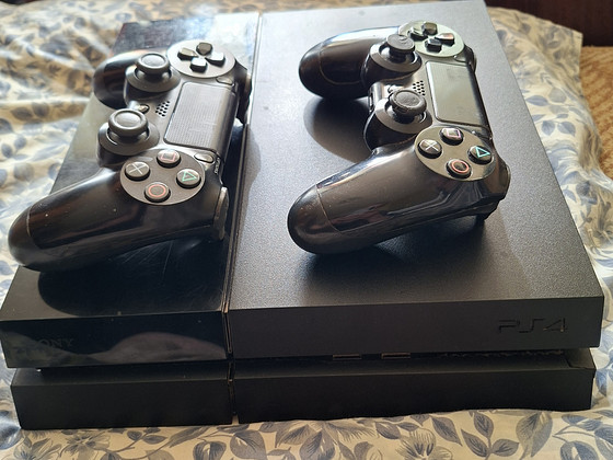 Ps4 Playstation 4 500GB + 2 pulti + mäng