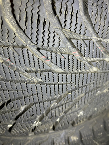 Продаются шипованные шины Nokian HKPL R2 RFT 225/55/17 (1 фото из 1)