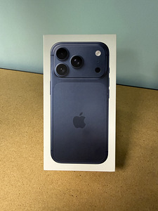 iPhone 17 Pro, 256GB, серебряный, синий (2 фото из 4)