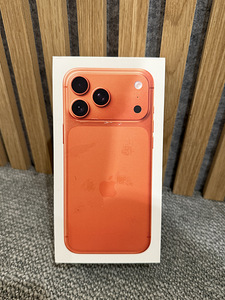 iPhone 17 Pro Max Cosmic Orange, Silver, Deep Blue 256GB (1 foto / 3)