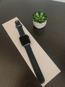 Apple Watch SE 44mm (1 foto / 3)