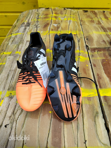 Футбольные бутсы Adidas