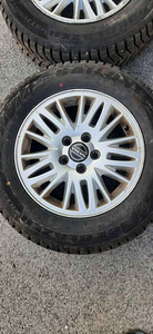 Зимние шины с шипами на дисках – 205/65 R15 (2 фото из 3)