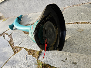 Müüa akutrimmer BOSCH Easytrim ACCU (3 foto / 6)