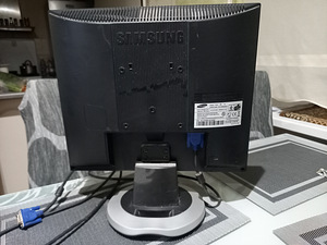 Samsungi monitor (3 foto / 4)