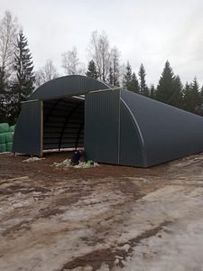 Металлический ангар (3 фото из 10)