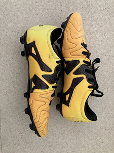 Газонные бутсы adidas, размер 35 (2 фото из 5)