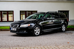 Volvo V70 (2 фото из 14)