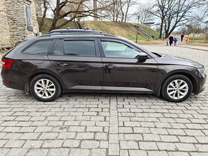 Автомобиль для продажи (11 фото из 14)