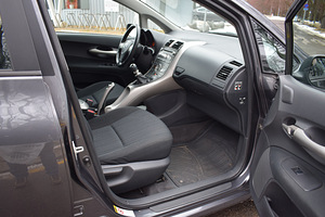 Autorent Toyota Auris (8 foto / 10)