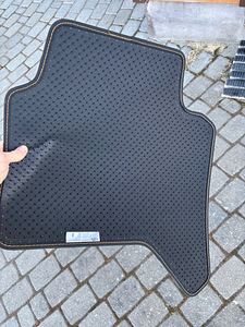 Põrandamattide komplekt Ford Ranger Wildtrakile (1 foto / 4)