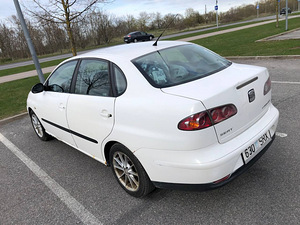 Seat Cordoba 1.4 74KW (4 foto / 11)
