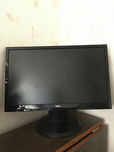 Fujitsu monitor (1 foto / 1)