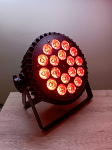 U King B117 RGBW 180W LED par lavavalgusti (5 foto / 10)