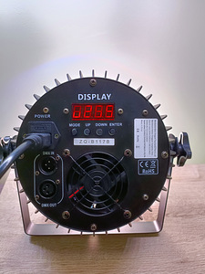 U King B117 RGBW 180W LED par lavavalgusti (10 foto / 10)