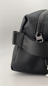 Calvin Klein Nastro Logo meeste kosmeetikakott (2 värvi) (9 foto / 10)