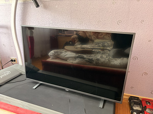 Продается телевизор Philips 43" 4K HDR Ambilight (1 фото из 6)