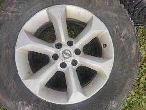 Nissan veljed koos Nokian naastrehvidega. R17 265/65/17 (4 foto / 10)