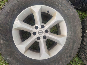 Nissan veljed koos Nokian naastrehvidega. R17 265/65/17 (5 foto / 10)