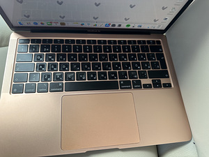 Apple MacBook Air (M1, 2020) 8 GB, 512 gb SSD, kuld + laadja (10 foto / 10)