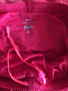 Müüa uued lühikesed püksid Nike (3 foto / 4)