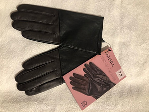 Новые кожаные перчатки
