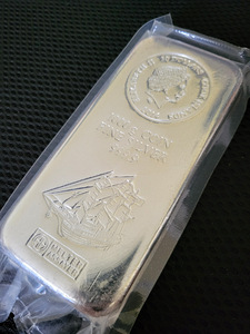 1 kg hõbemünt (2x Austraalia, 1x UK, 1x Cooki saared) (8 foto / 9)