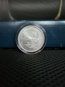 1 oz Austraalia känguru ja Lõuna-Aafrika Krugerrand hõbemünt (7 foto / 10)