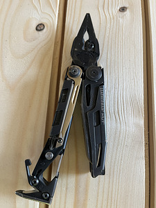 Leatherman Mut (3 foto / 8)