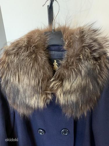 Винтажное шерстяное пальто с меховым воротником (фото #3)