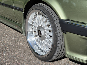 BMW E30 318i 125кВт (10 фото из 11)