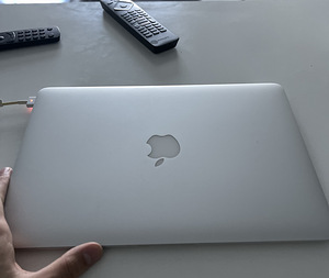 Macbook air 13 2017 + laadija (1 foto / 4)