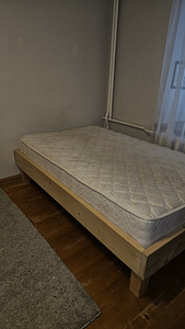 Кровать из массива дерева (1 фото из 2)