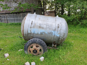 Müüa ratastel mahuti (3 foto / 3)