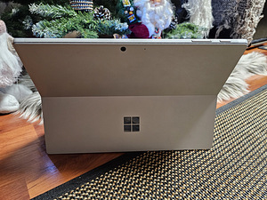 Microsoft Surface Pro 7 Plus (2 foto / 9)