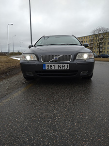 Вольво V70 (3 фото из 13)