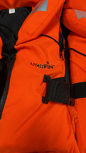 Kaks päästevesti/Two life jackets (3 foto / 3)