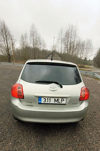 Toyota Auris 2008 1.6 91kW (2 foto / 9)