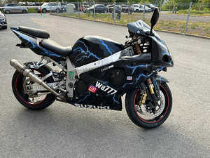SUZUKI GSX-R 1000 (1 foto / 5)