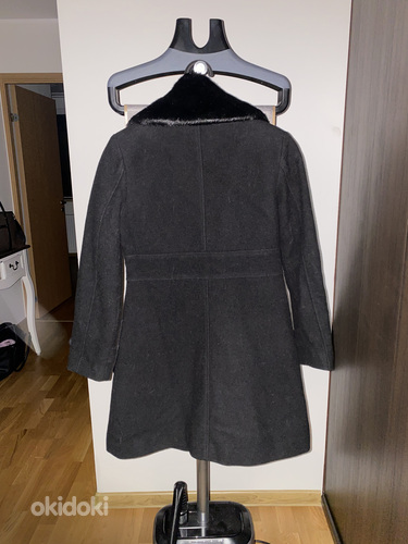 Шерстяное пальто для девочек с меховым воротником (фото #3)