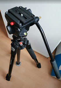 Statiiv kolmjalg Manfrotto 055XB + 701HDV (1 foto / 3)