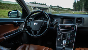 Volvo V60 2012 (11 фото из 12)
