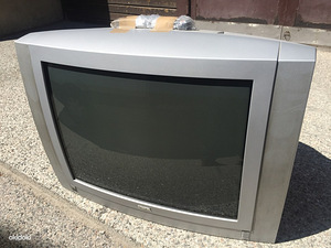 Большой телевизор Vestel, диагональ 67 см