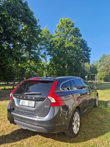 Volvo V60 summum 2.0 d4 120kw (4 foto / 8)
