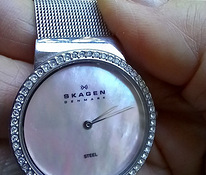 Наручные часы с перламутровым циферблатом Skagen