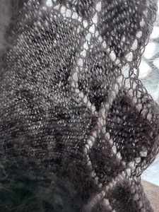 Käsitsi kootud kitsevillast sall (8 foto / 9)