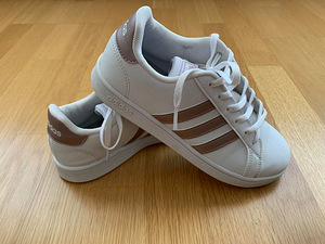 Adidas nahast tossud 36 (1 foto / 3)