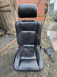 Mercedes-Benz w211 Istme- ja uksekaardid (1 foto / 8)