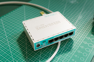Mikrotik hEX ruuter (1 foto / 2)